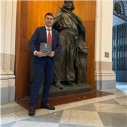 Giovane Neolaureato in Giurisprudenza con massimo dei voti sono aBenevento, disponibile anche per lezioni online